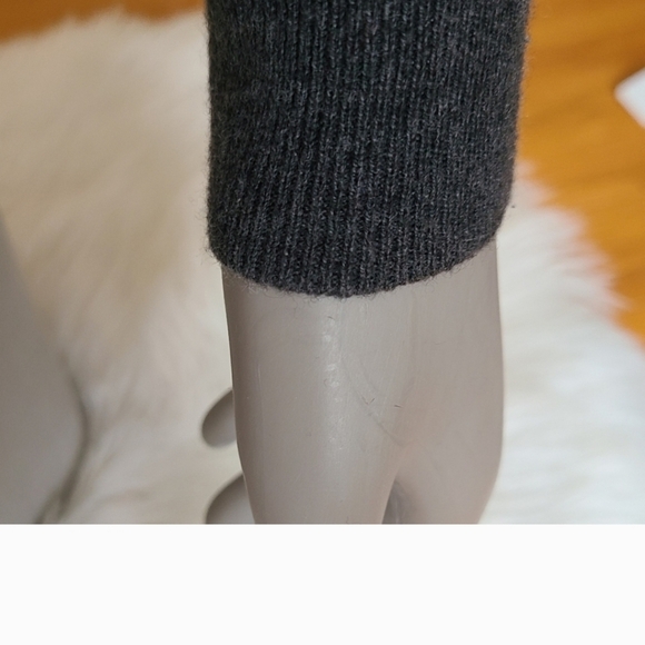 Hugo boss sweater - Picture 5 of 6